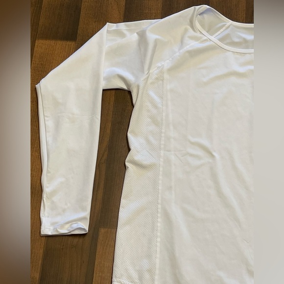 ZYIA
White Fitted Long Sleeve Tee - Picture 6 of 7